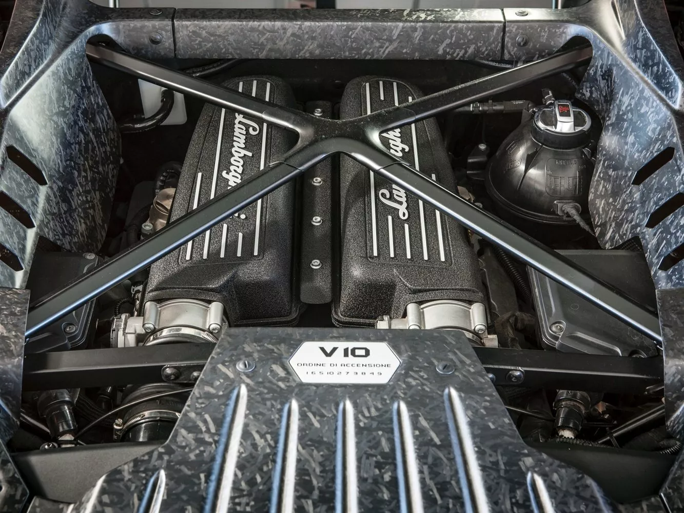 Фото интерьера Lamborghini Huracán   2014 -  2024 
                                            