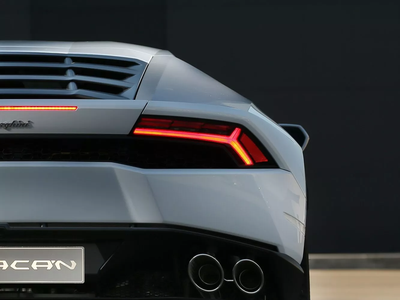 Фото задних фонорей Lamborghini Huracán   2014 -  2024 
                                            