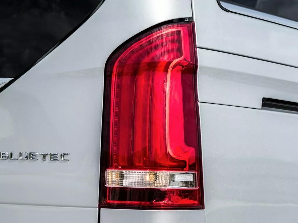 Фото задних фонорей Mercedes-Benz V-Класс L II 2014 -  2024 
                                            