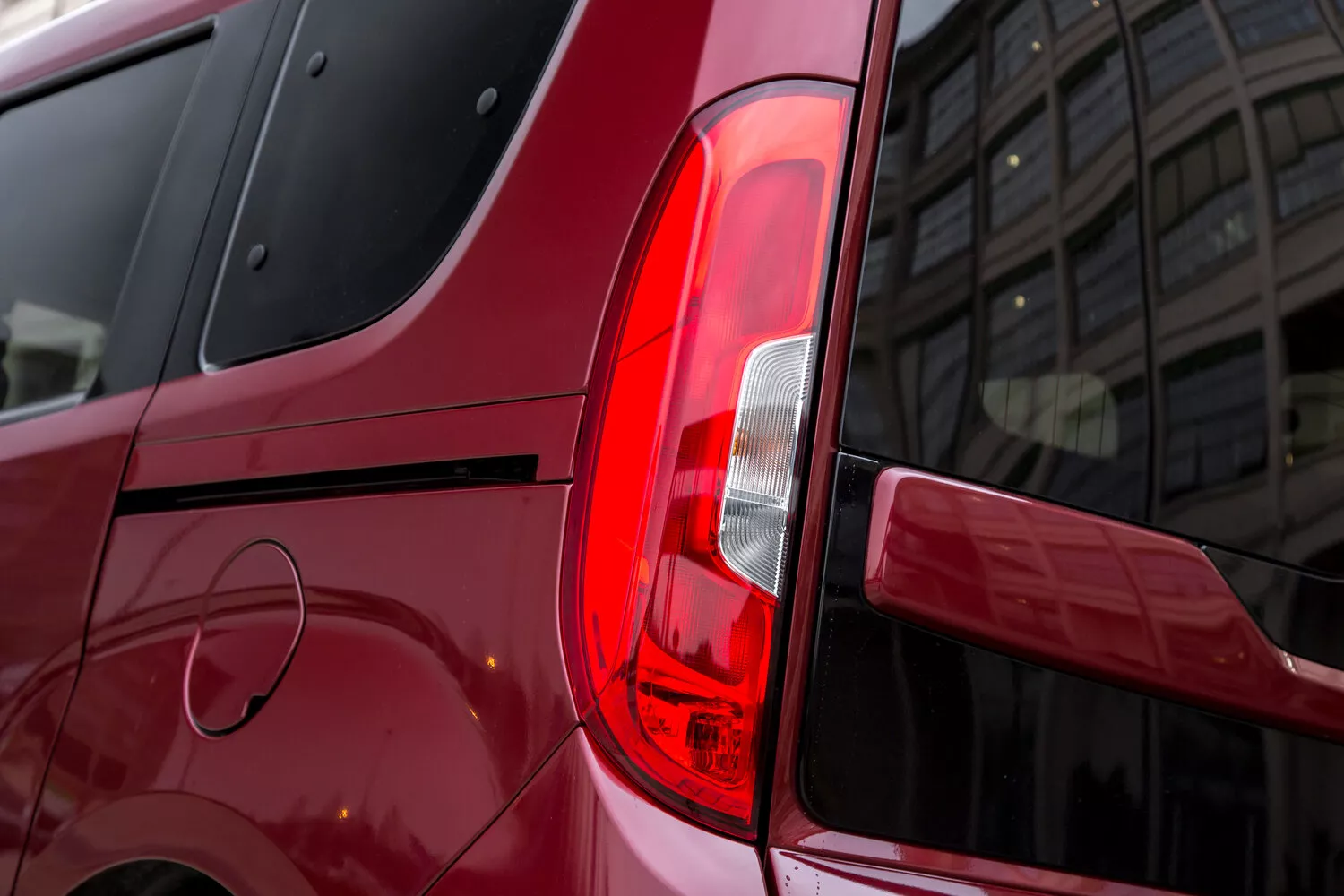 Фото задних фонорей Fiat Doblo  II Рестайлинг 2015 -  2024 
                                            