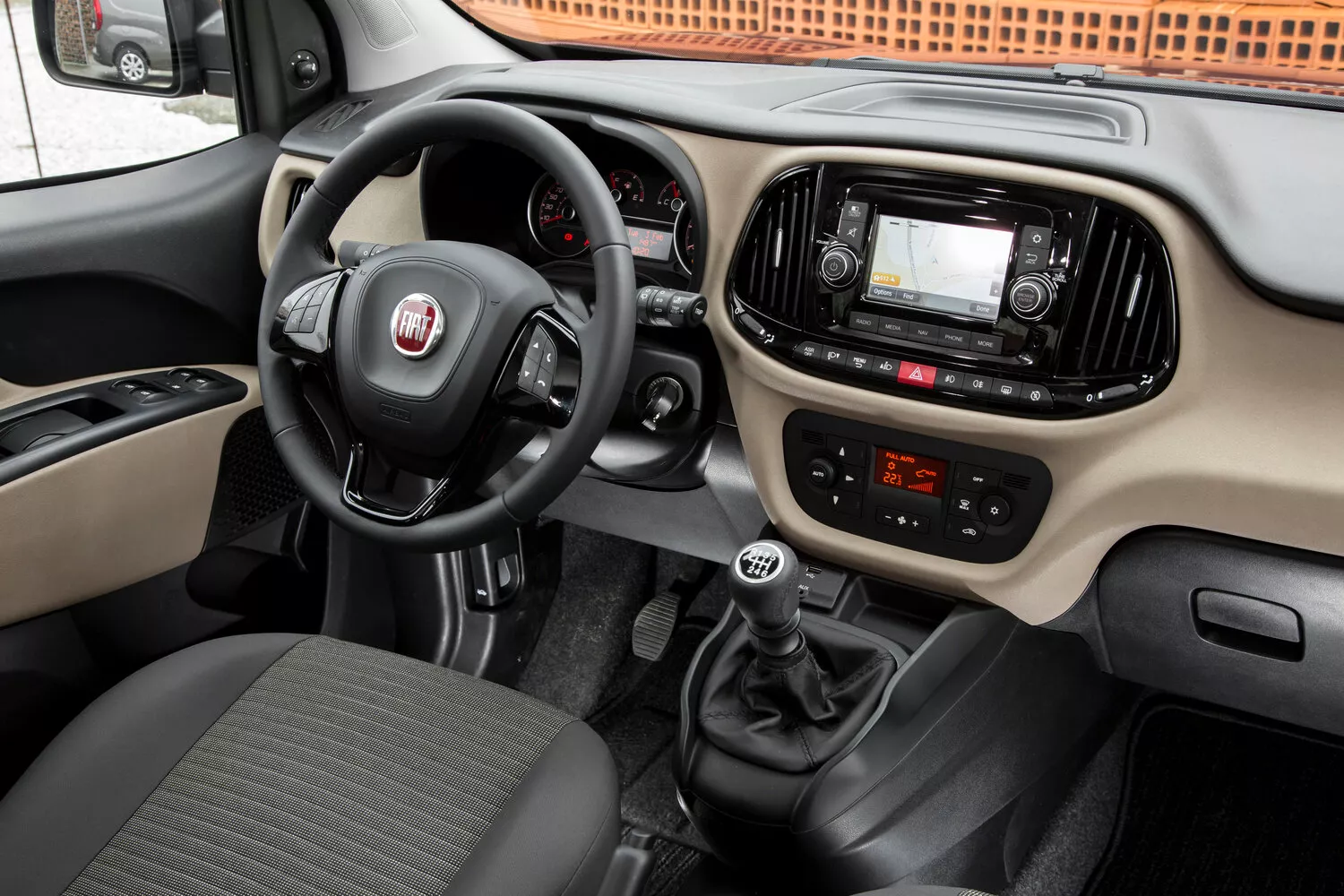 Фото салона спереди Fiat Doblo  II Рестайлинг 2015 -  2024 
                                            
