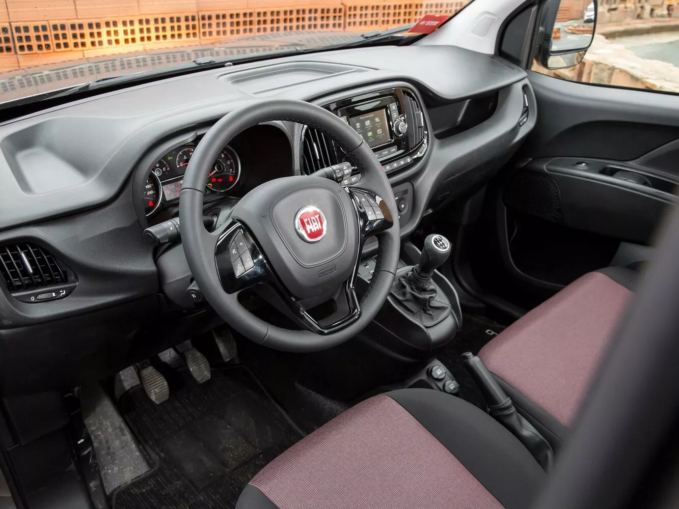 Фото места водителя Fiat Doblo  II Рестайлинг 2015 -  2024 
                                            
