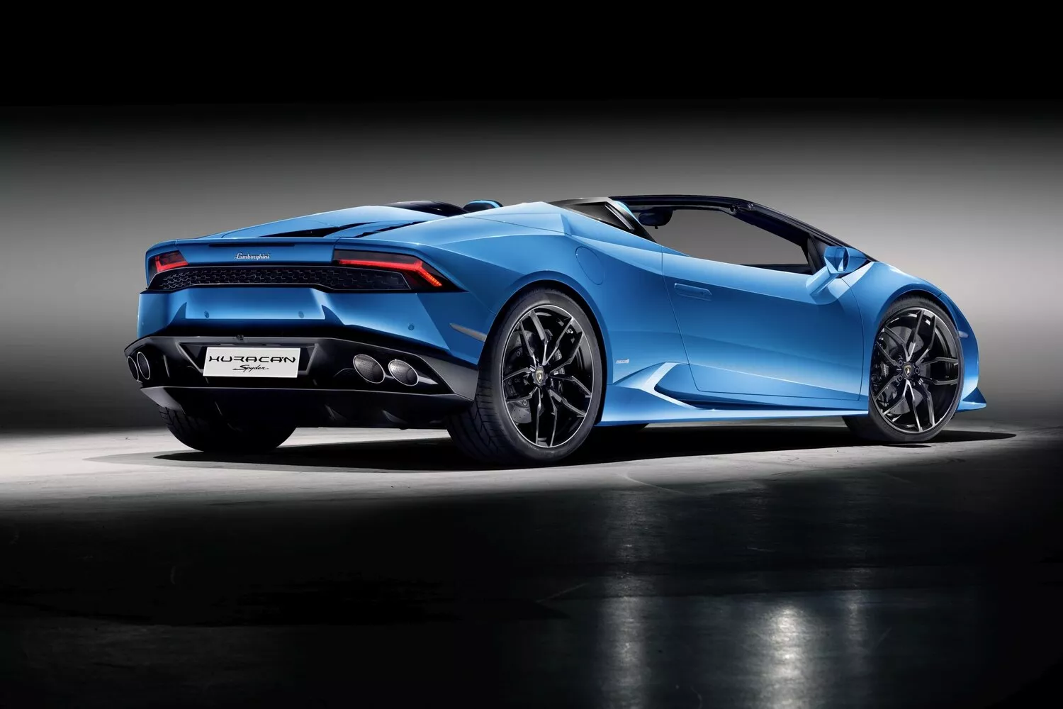 Фото с разворота сзади Lamborghini Huracán   2014 -  2024 
                                            