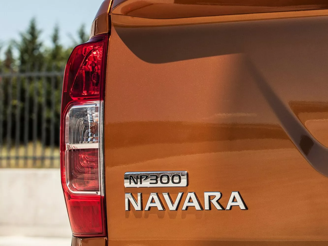 Фото задних фонорей Nissan Navara (Frontier) King-Cab IV (D23) 2014 -  2024 
                                            