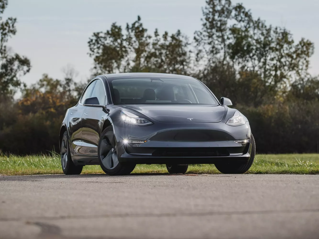 Фото спереди Tesla Model 3  I 2017 -  2024 
                                            