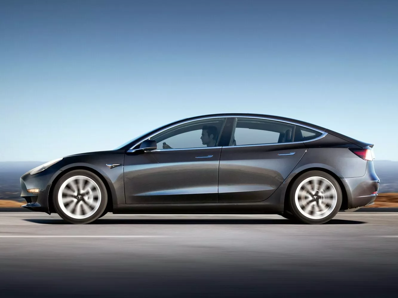 Фото сбоку Tesla Model 3  I 2017 -  2024 
                                            