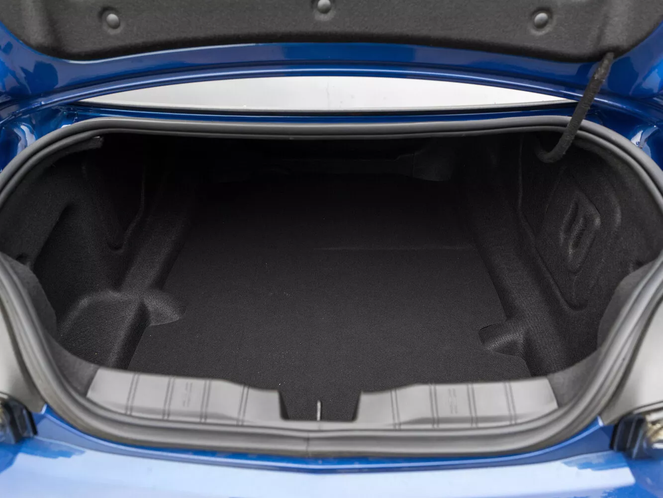 Фото багажника Chevrolet Camaro  VI Рестайлинг 2018 -  2024 
                                            