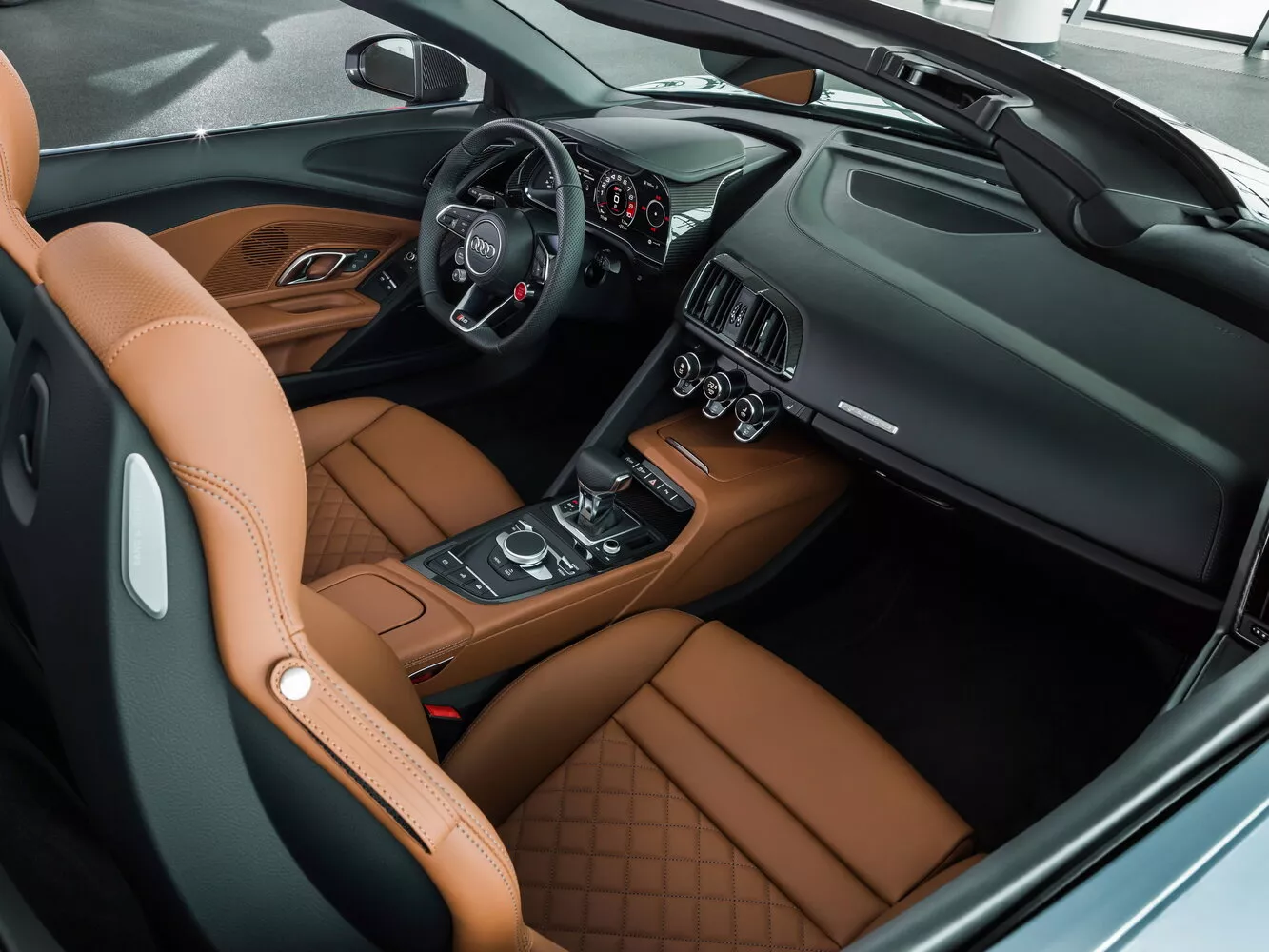 Фото салона спереди Audi R8  II (4S) Рестайлинг 2019 -  2024 
                                            