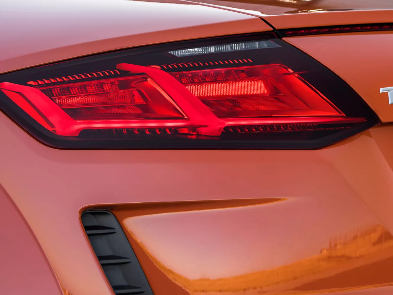 Фото задних фонорей Audi TTS  III (8S) Рестайлинг 2018 -  2024 
                                            