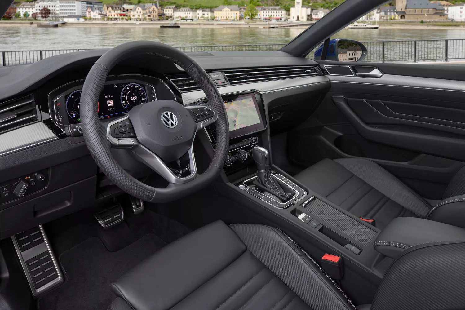 Фото места водителя Volkswagen Passat  B8 Рестайлинг 2019 -  2024 
                                            