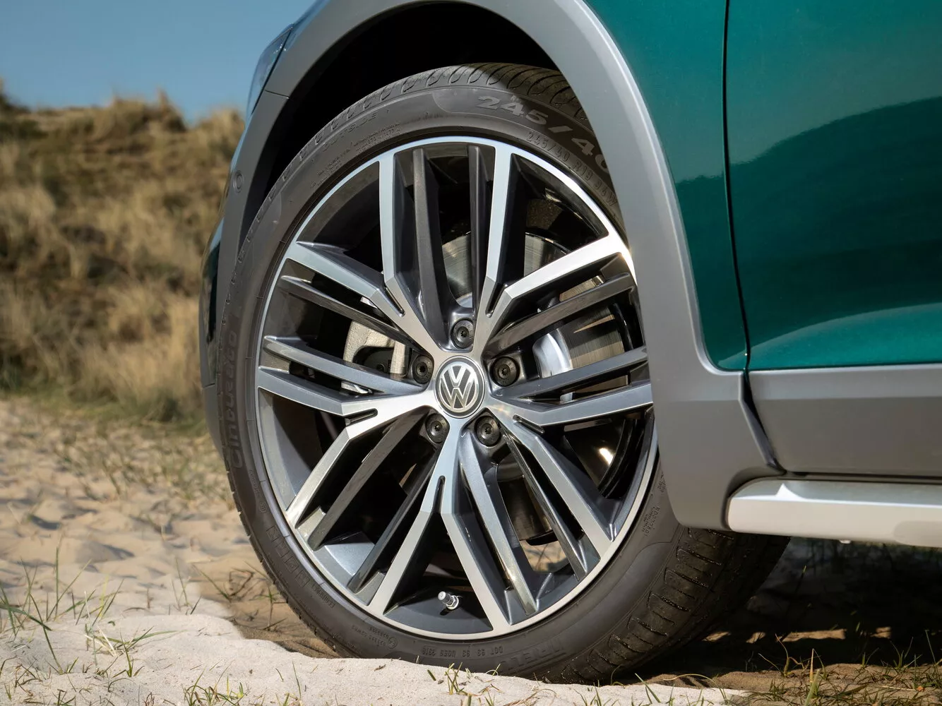 Фото дисков Volkswagen Passat Alltrack B8 Рестайлинг 2019 -  2024 
                                            