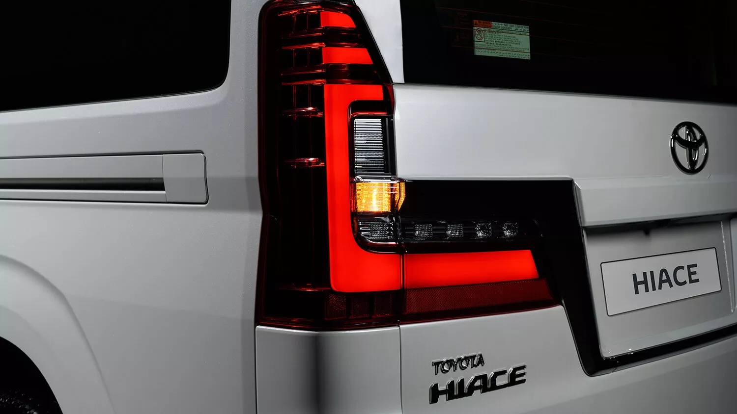 Фото задних фонорей Toyota HiAce  H300 2019 -  2024 
                                            