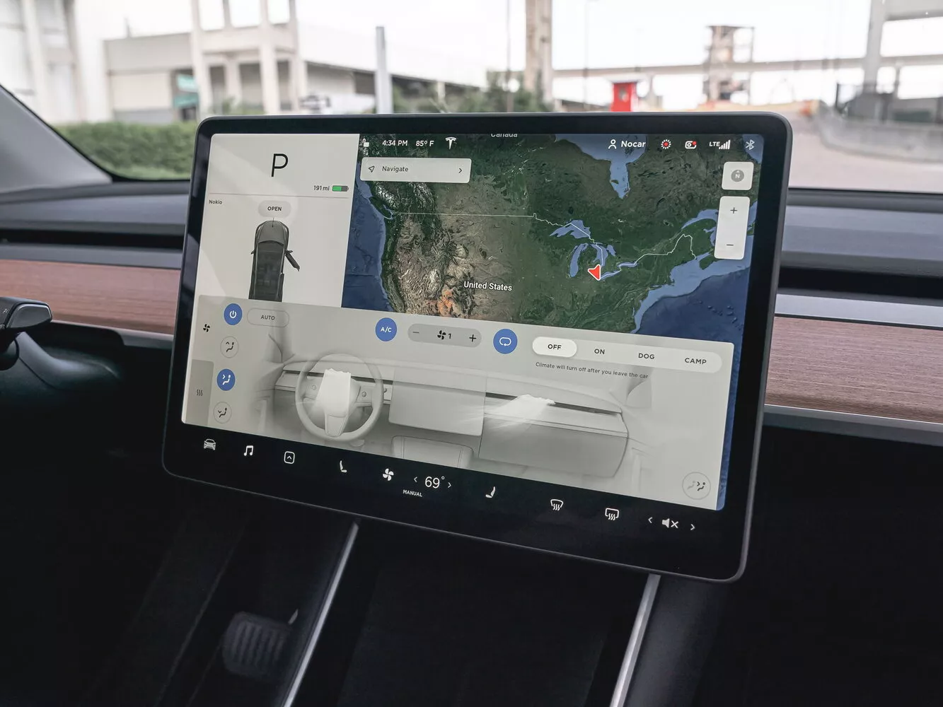 Фото приборной панели Tesla Model Y  I 2020 -  2024 
                                            