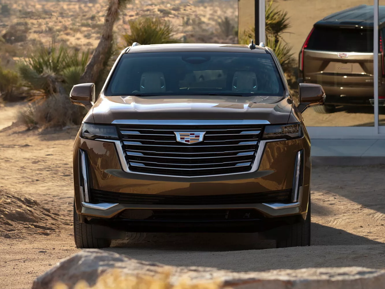 Фото спереди Cadillac Escalade  V 2020 -  2024 
                                            