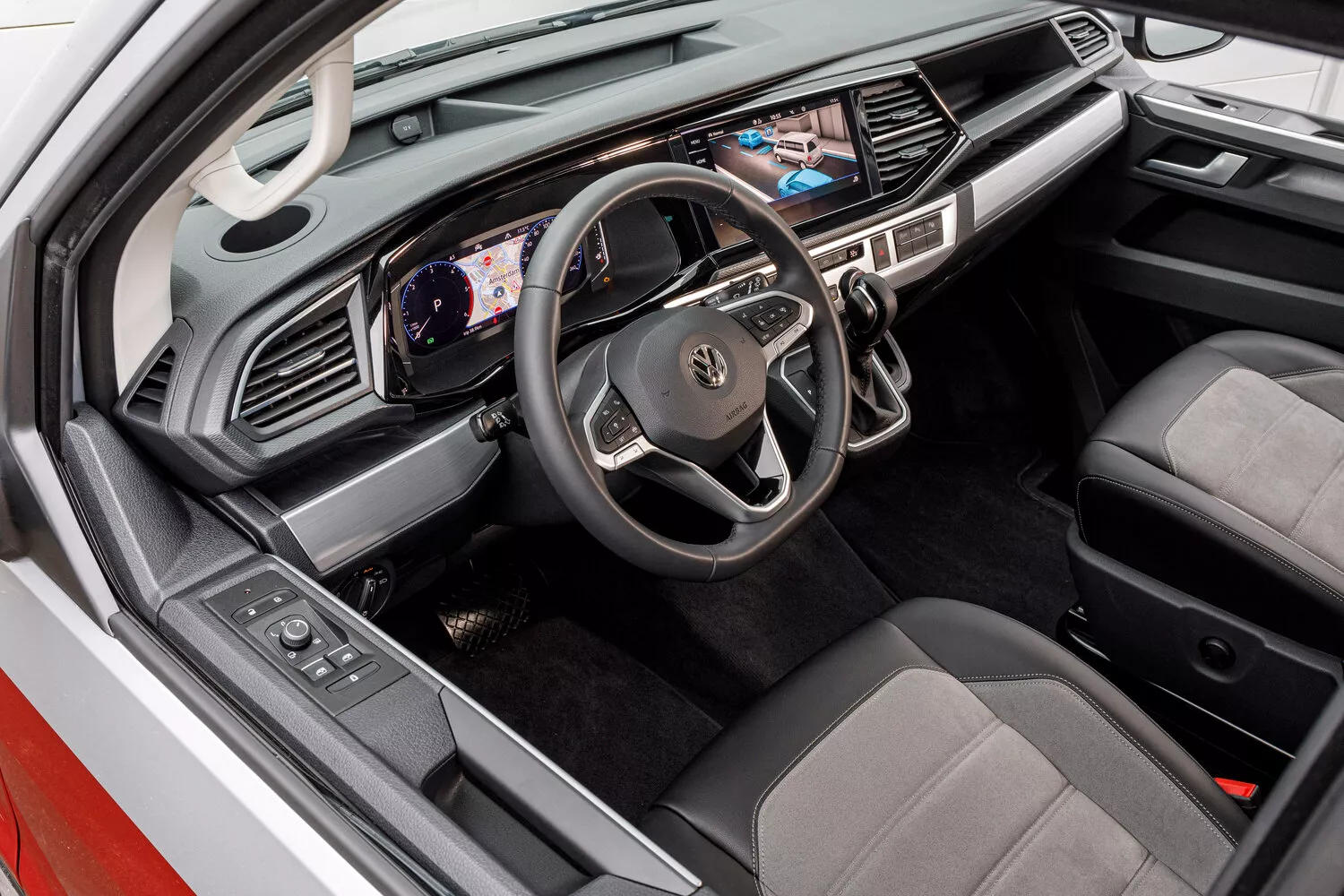Фото места водителя Volkswagen Multivan  T6 Рестайлинг 2019 -  2024 
                                            