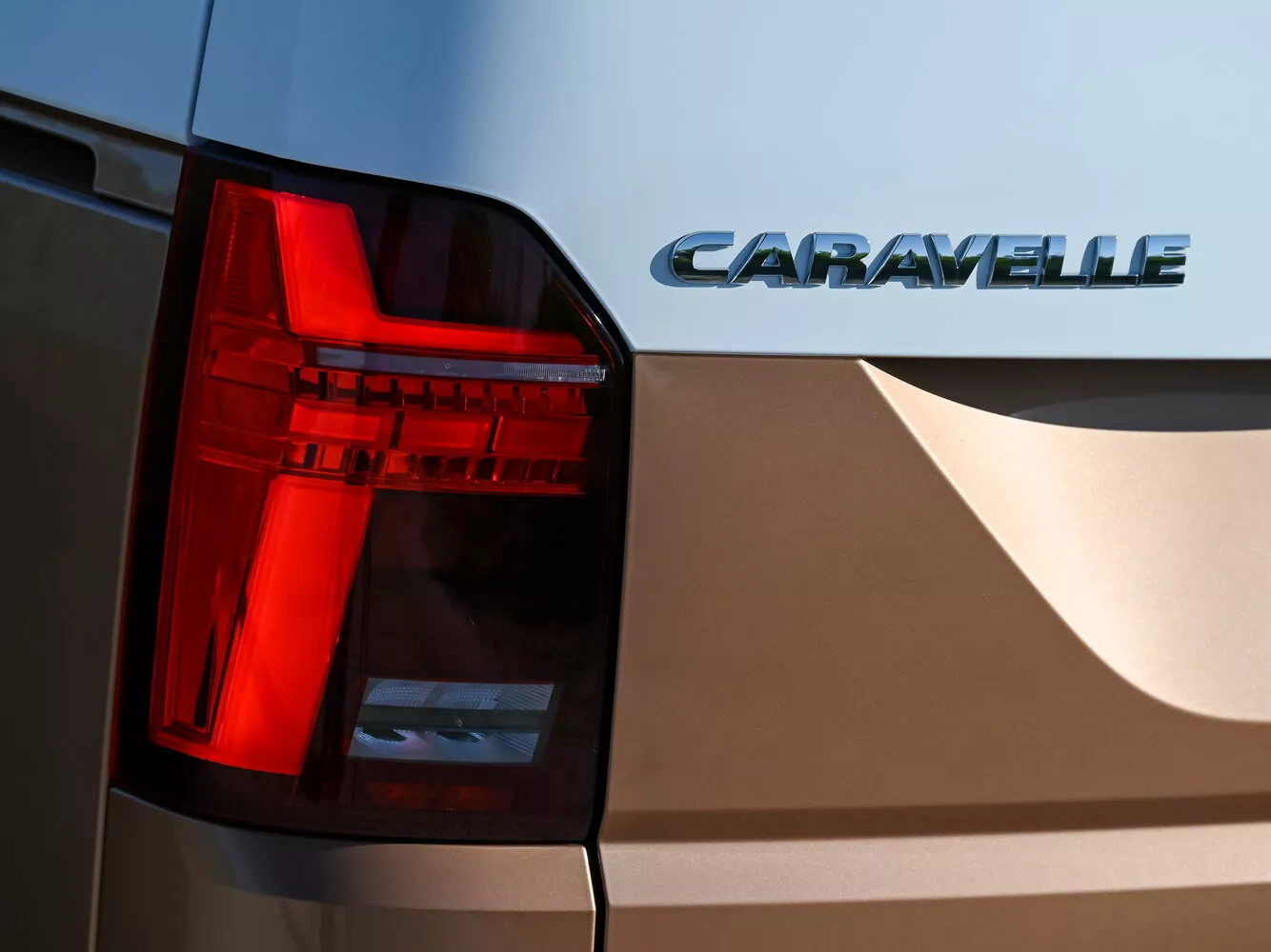 Фото задних фонорей Volkswagen Caravelle Long T6 Рестайлинг 2019 -  2024 
                                            