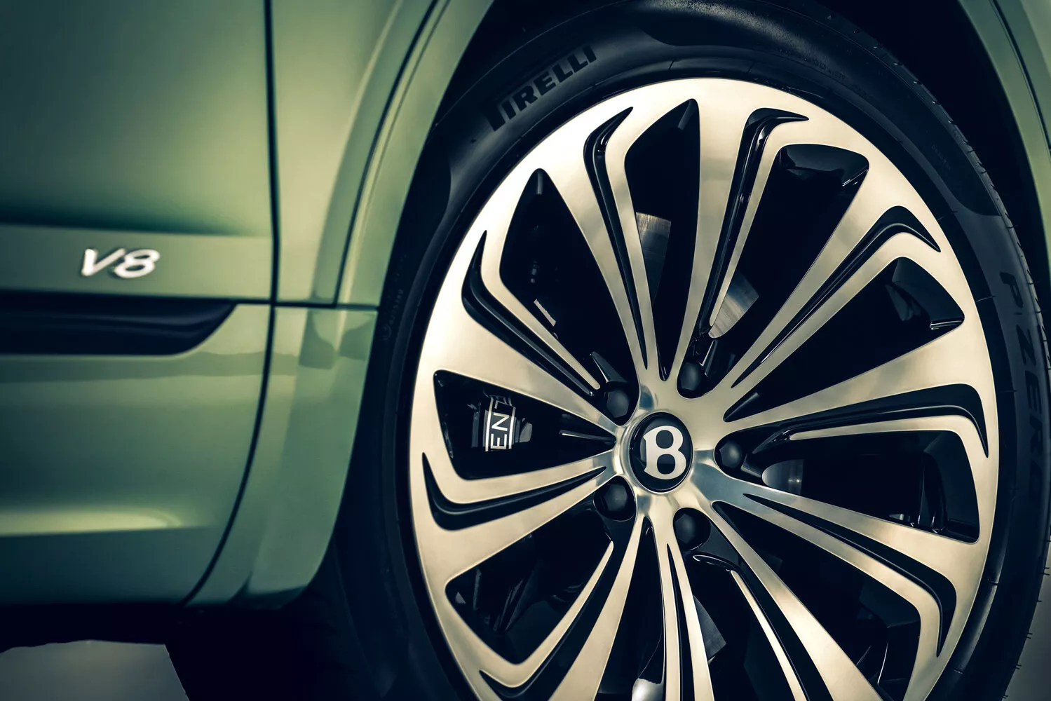 Фото дисков Bentley Bentayga  I Рестайлинг 2020 -  2024 
                                            