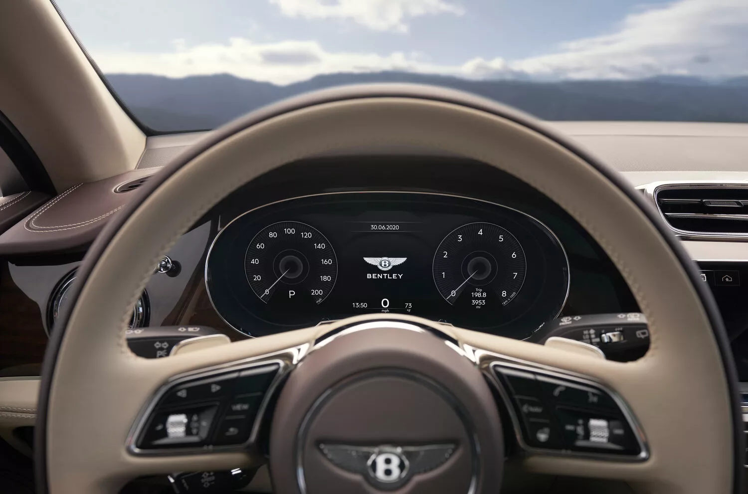 Фото приборной панели Bentley Bentayga  I Рестайлинг 2020 -  2024 
                                            
