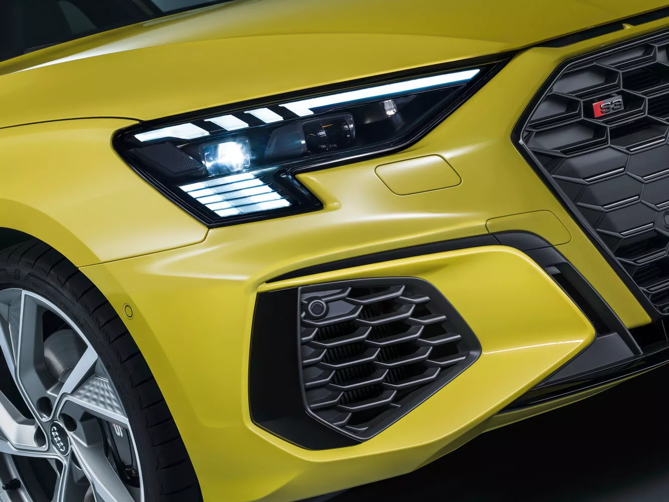 Фото передних фар Audi S3 Sportback IV (8Y) 2020 -  2024 
                                            