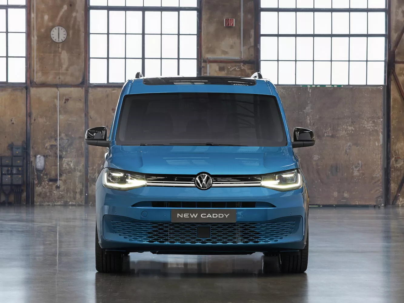Фото спереди Volkswagen Caddy  V 2020 -  2024 
                                            