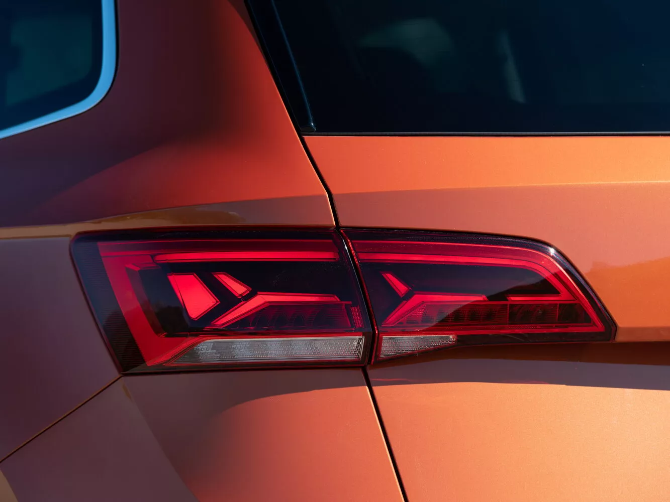 Фото задних фонорей Volkswagen Taos   2020 -  2024 
                                            