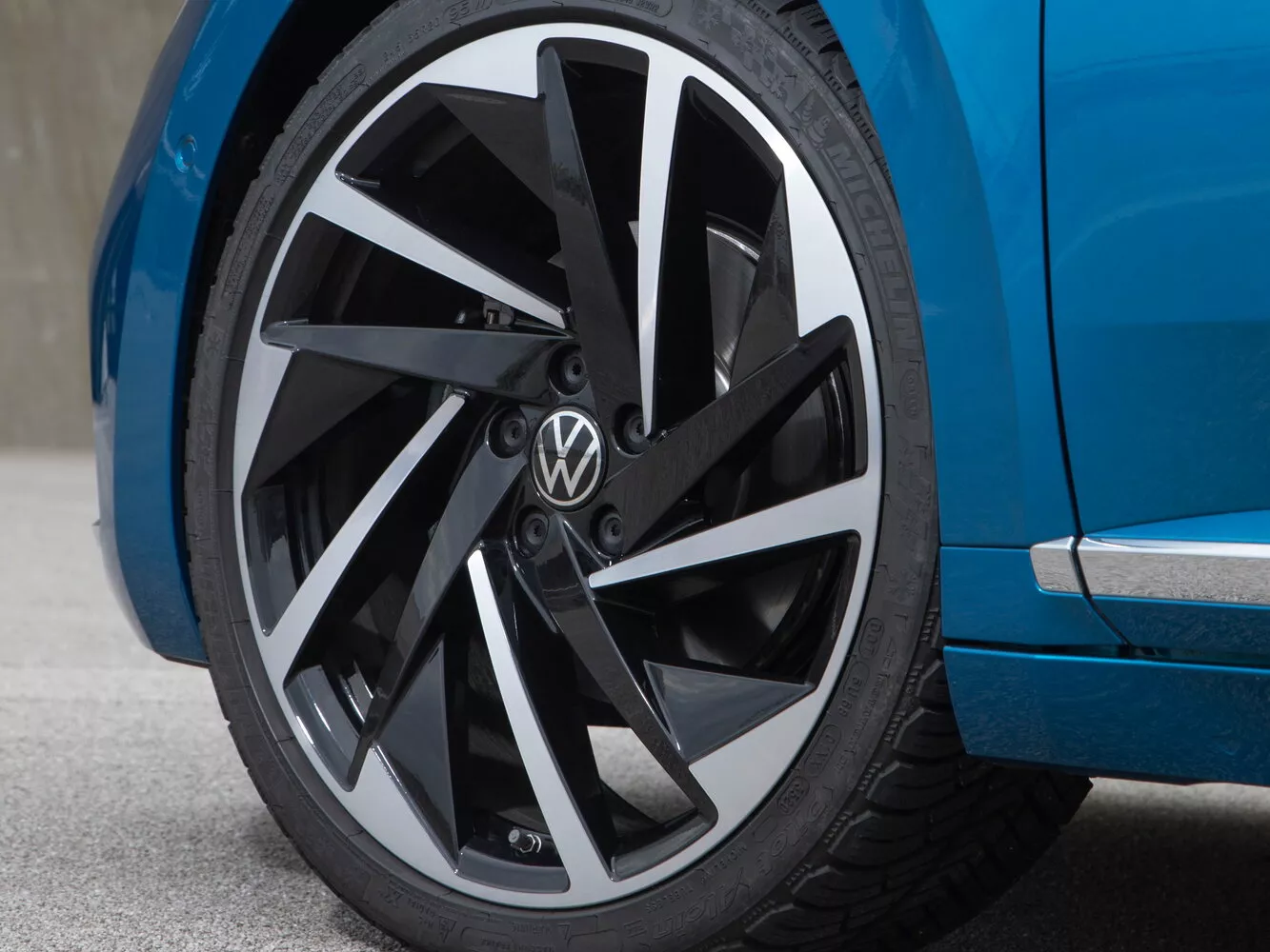 Фото дисков Volkswagen Arteon Shooting Brake I Рестайлинг 2020 -  2024 
                                            