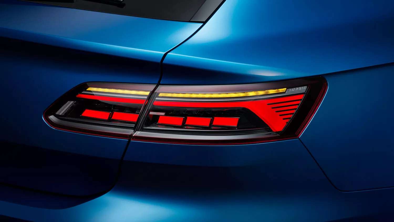 Фото задних фонорей Volkswagen Arteon Shooting Brake I Рестайлинг 2020 -  2024 
                                            