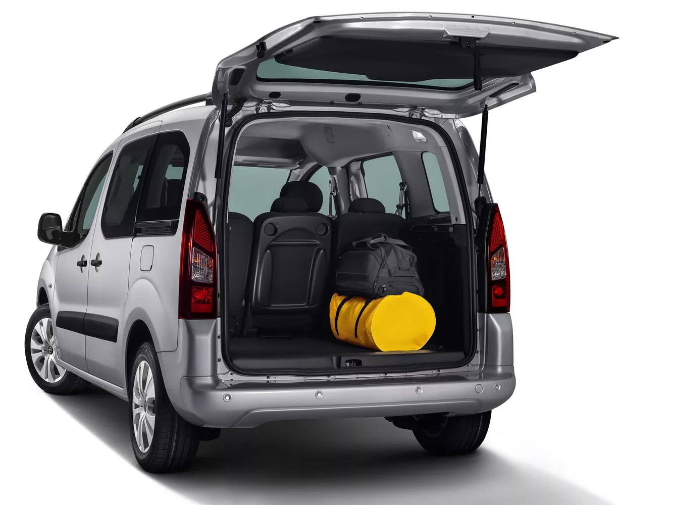 Фото багажника Opel Combo Life PCMA 2020 -  2024 
                                            