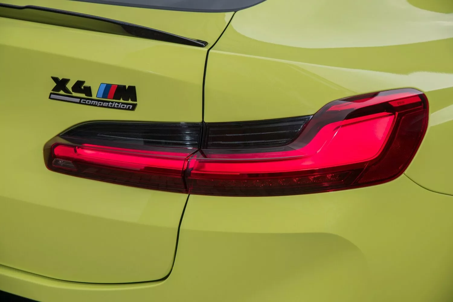 Фото задних фонорей BMW X4 M  I (F98) Рестайлинг 2021 -  2024 
                                            