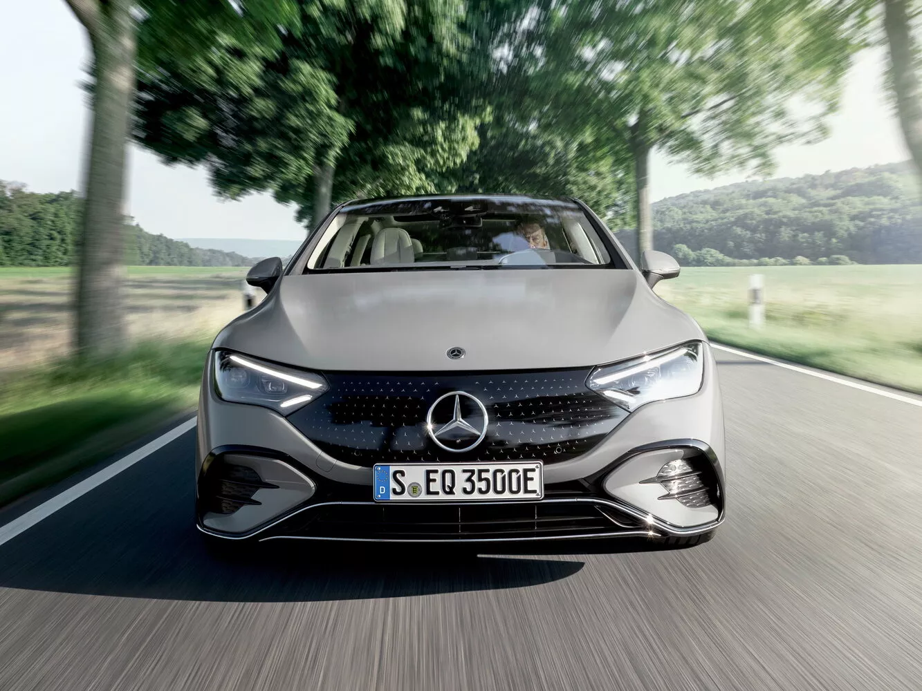 Фото спереди Mercedes-Benz EQE   2022 -  2024 
                                            