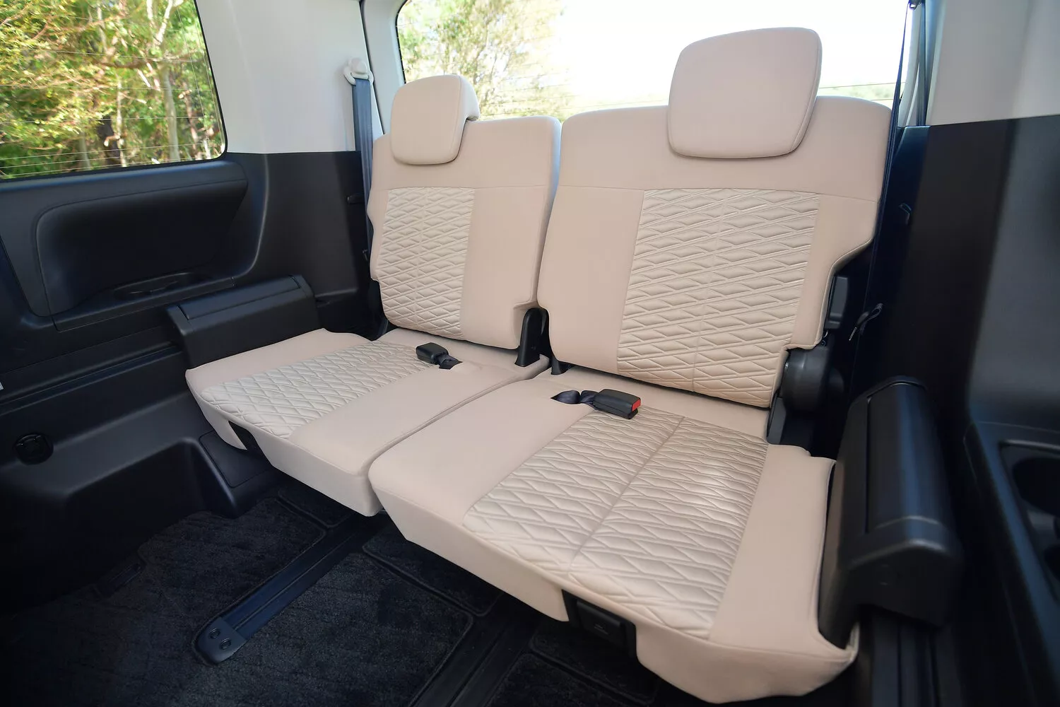 Фото сидений Mitsubishi Delica D:5  I Рестайлинг 2018 -  2024 
                                            