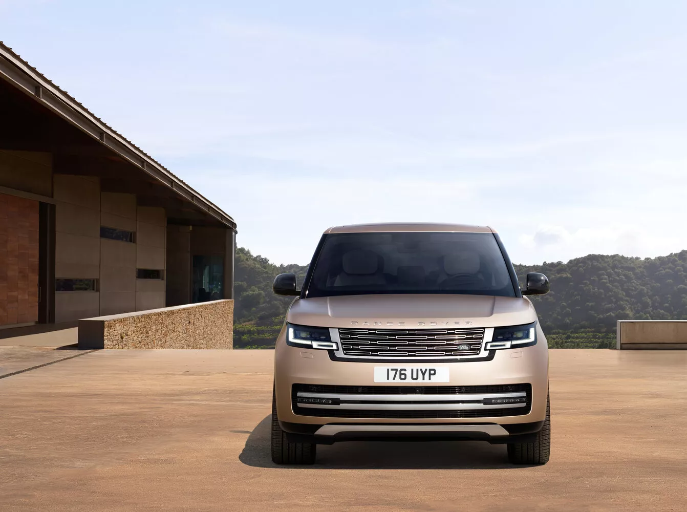 Фото спереди Land Rover Range Rover  V 2021 -  2024 
                                            