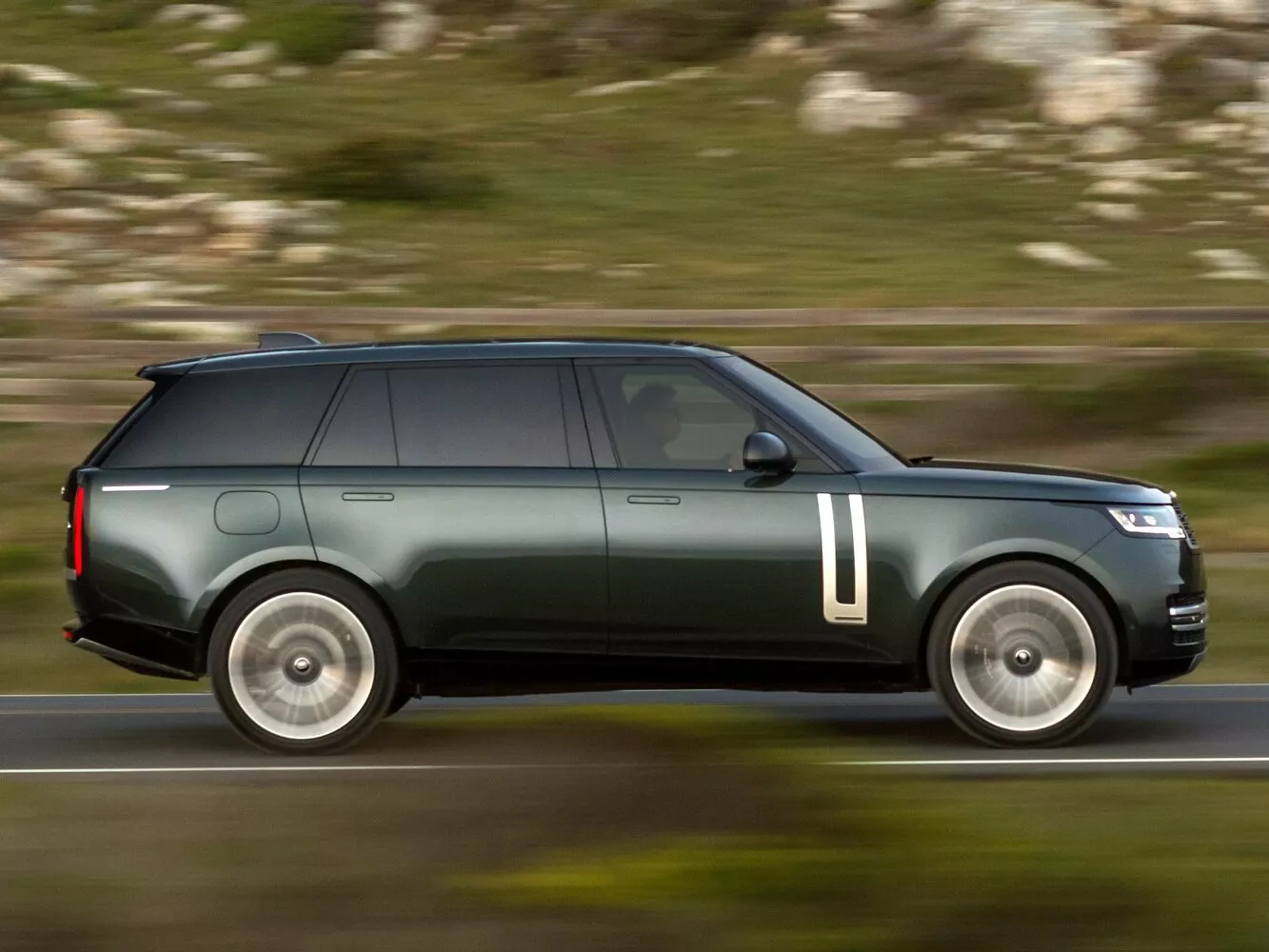 Фото сбоку Land Rover Range Rover Long V 2021 -  2024 
                                            