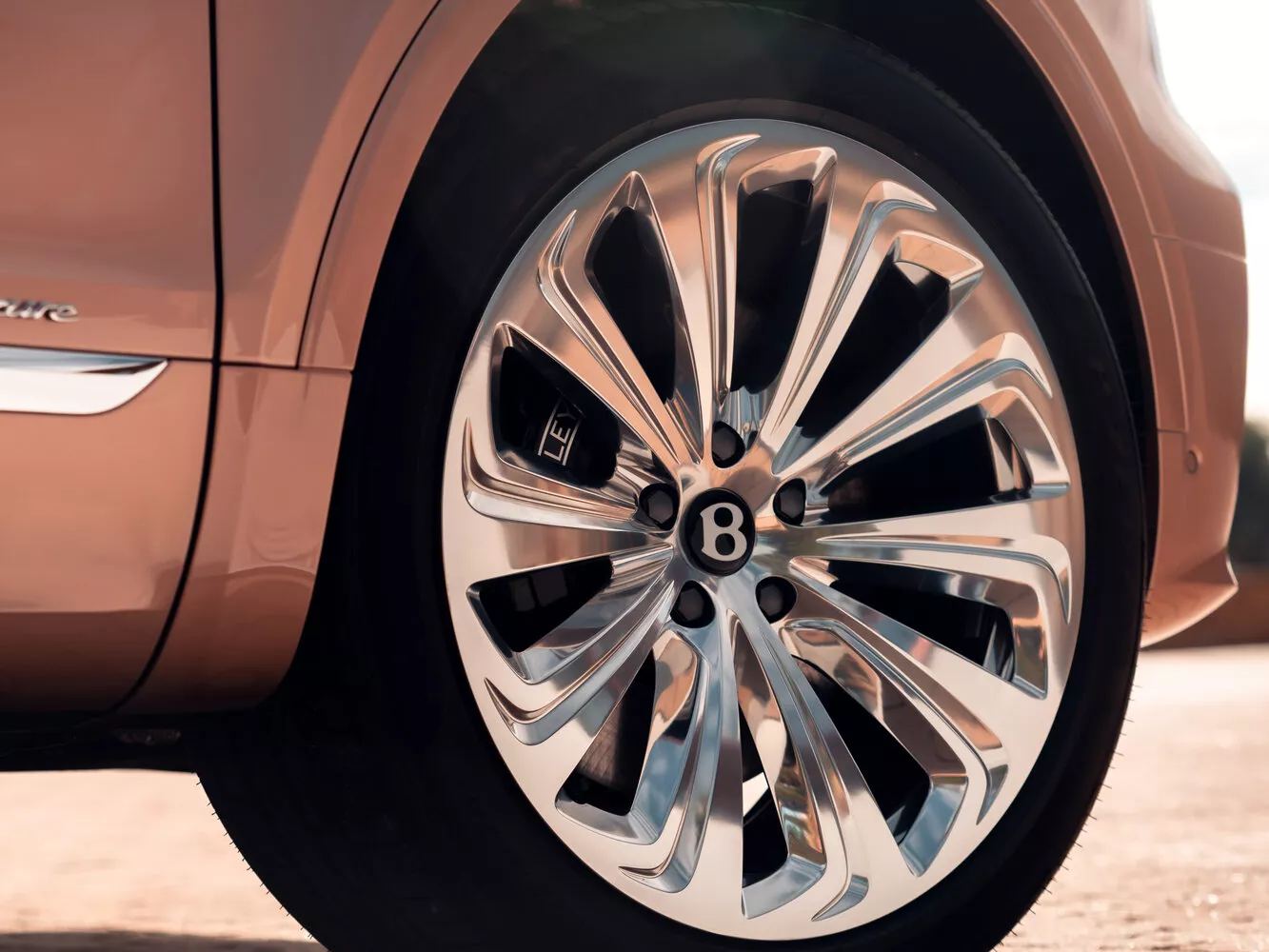 Фото дисков Bentley Bentayga EWB I Рестайлинг 2020 -  2024 
                                            