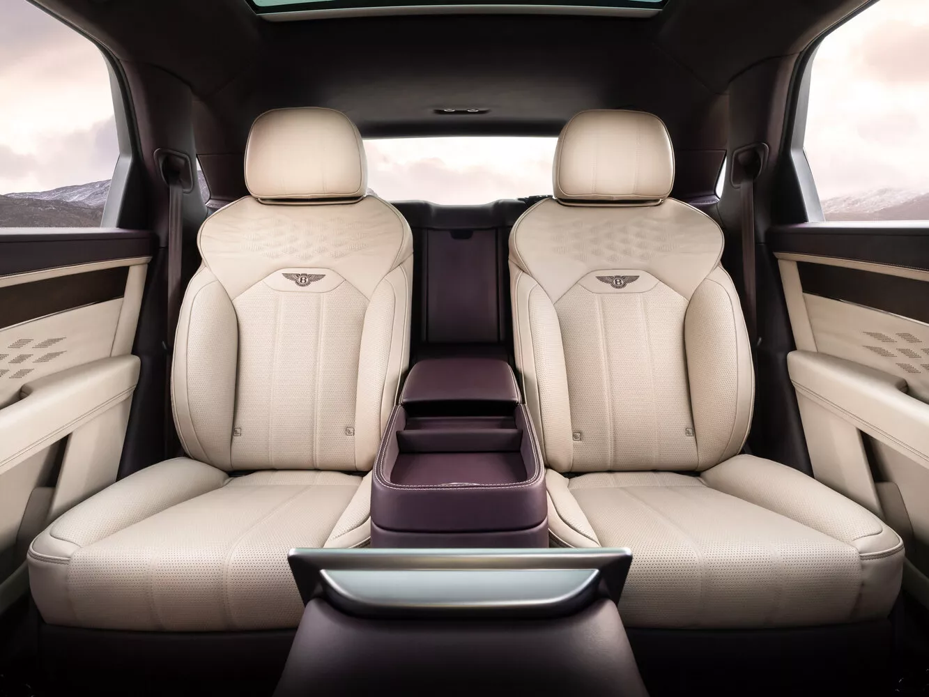 Фото сидений Bentley Bentayga EWB I Рестайлинг 2020 -  2024 
                                            