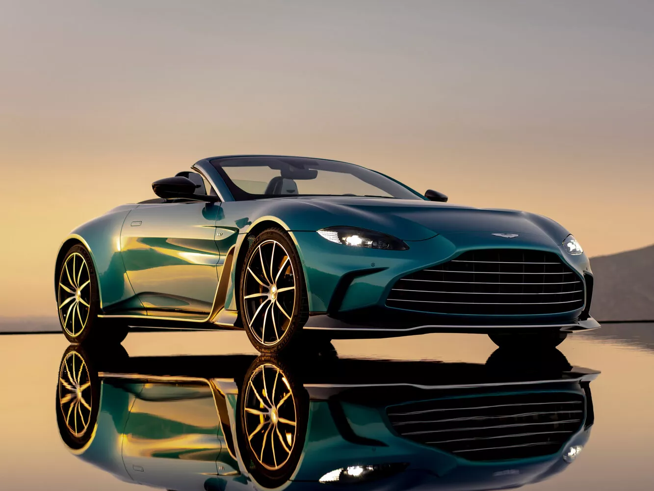 Фото экстерьера Aston Martin V12 Vantage  II 2020 -  2024 
                                            