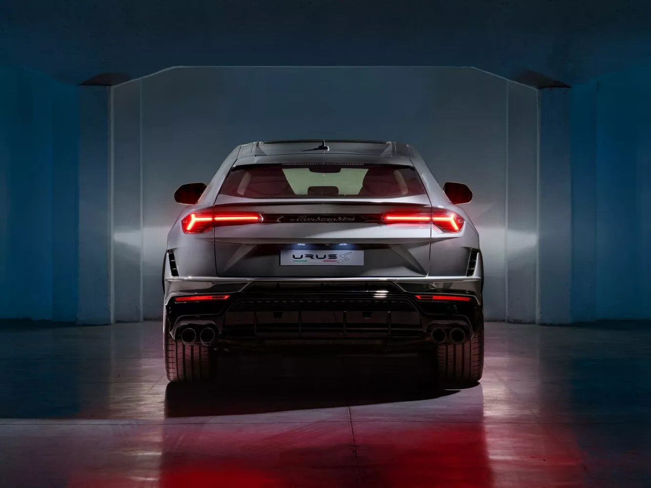 Фото сзади Lamborghini Urus S I Рестайлинг 2022 -  2024 
                                            