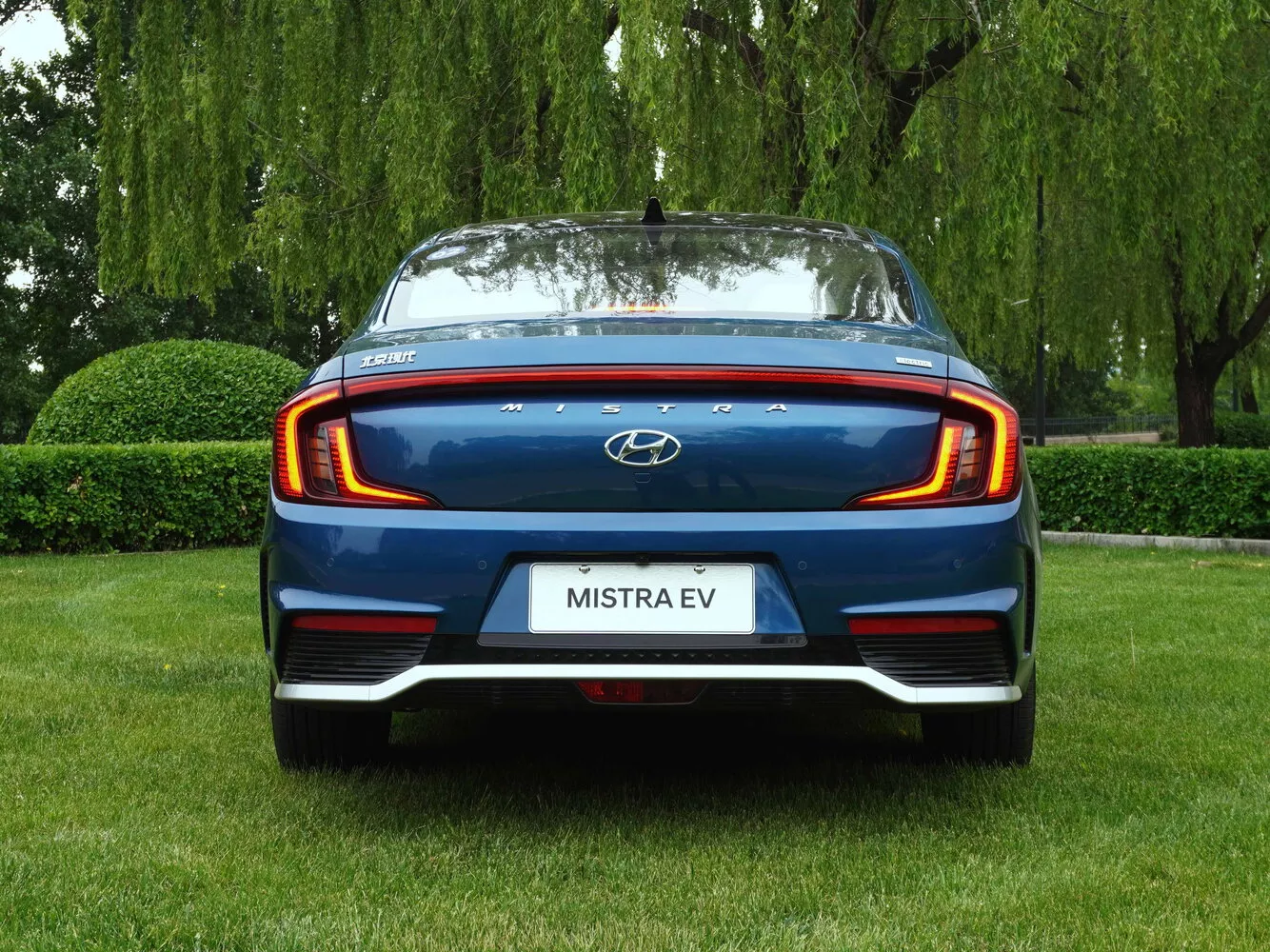 Фото сзади Hyundai Mistra EV  2020 -  2024 
                                            