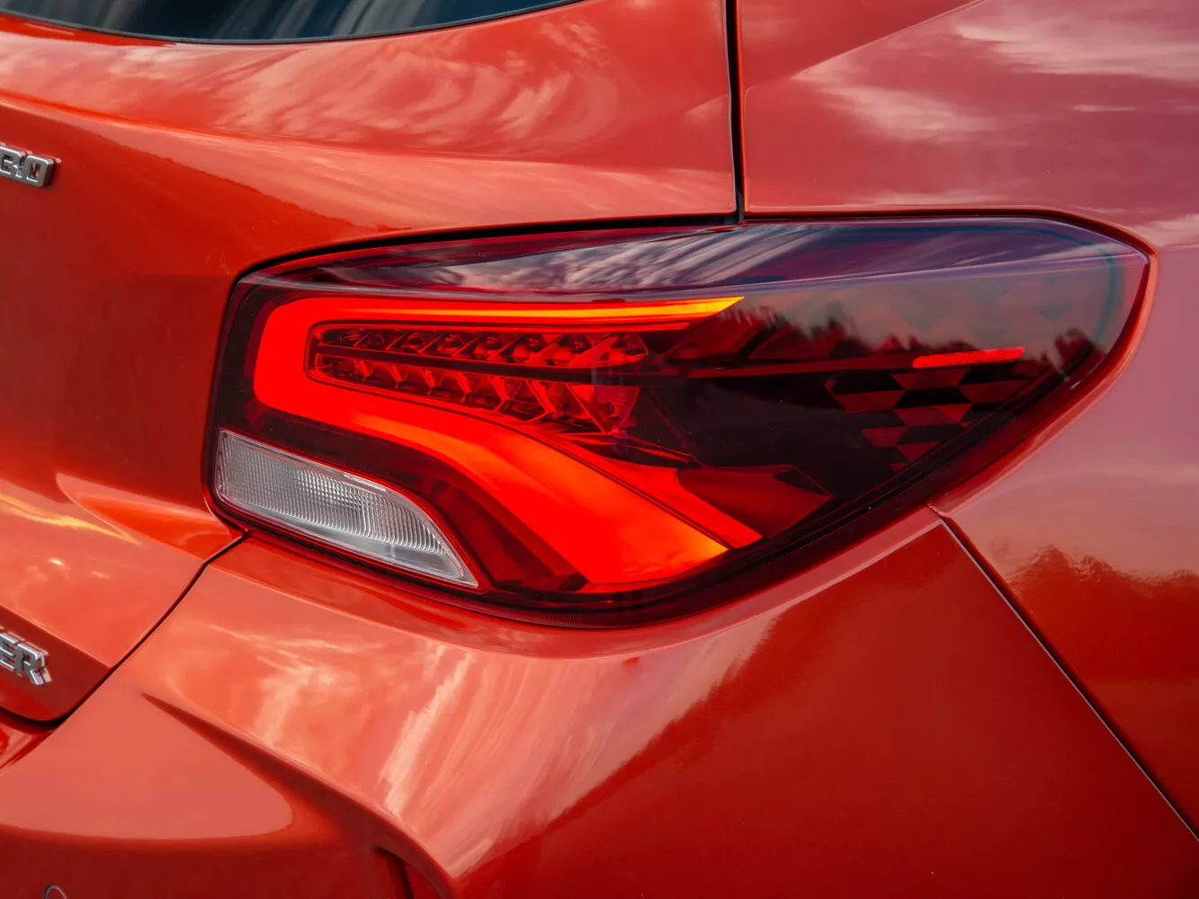 Фото задних фонорей Chevrolet Onix  II 2019 -  2024 
                                            
